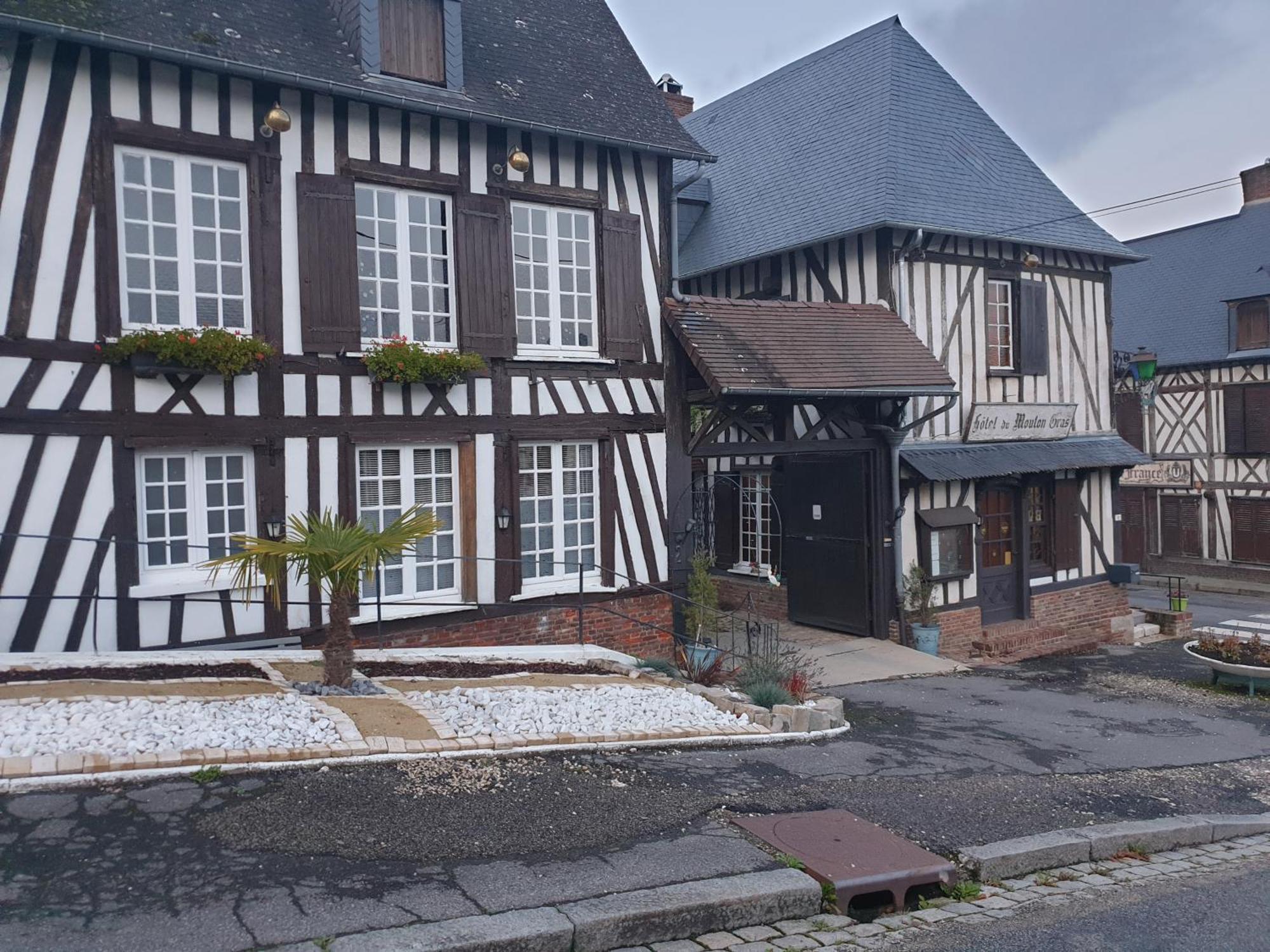Le Mouton Gras Hotel Aumale Exterior photo